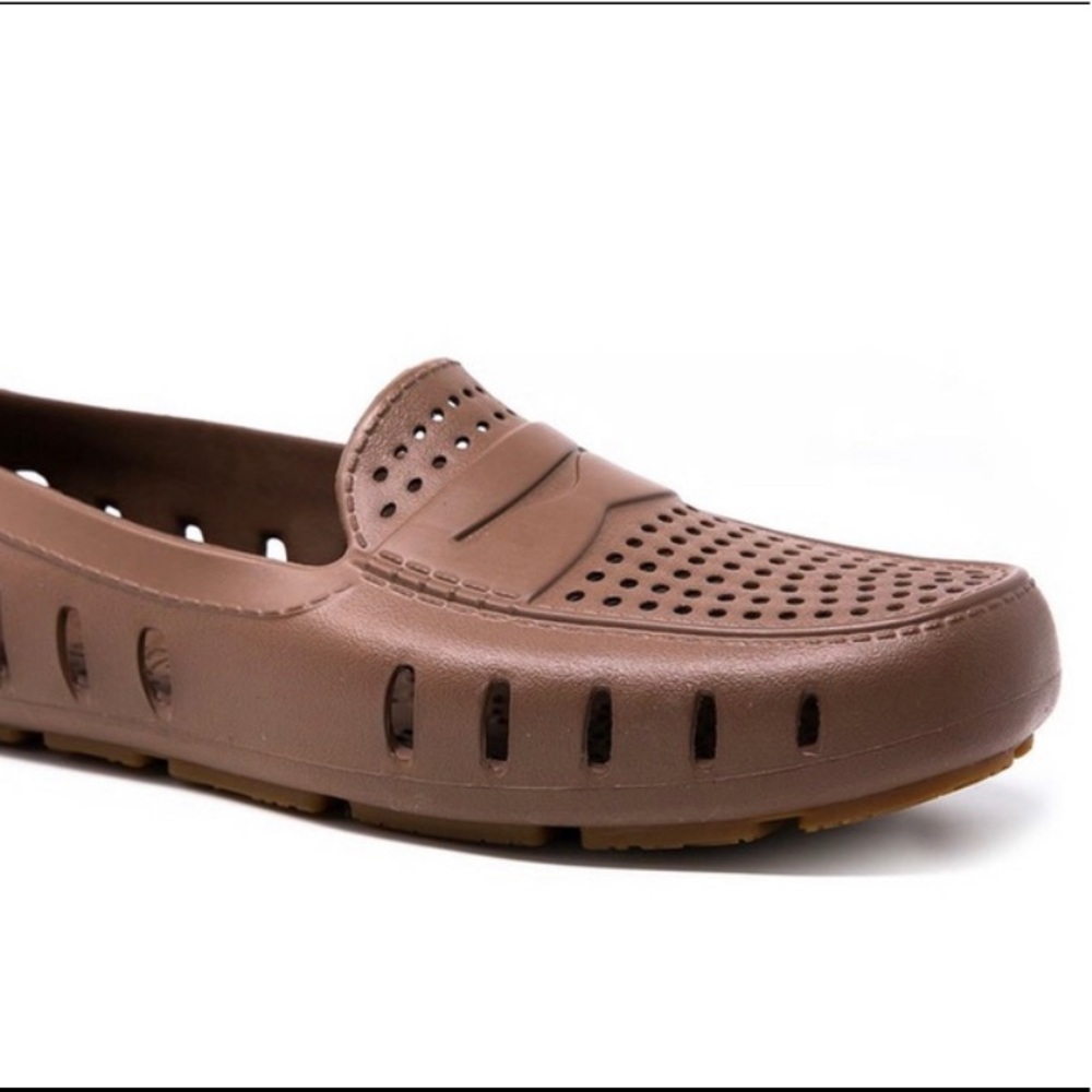 BRAND NEW In box! Unisex floafers COUNTRY CLUB PENNY LOAFER dark brown size 10